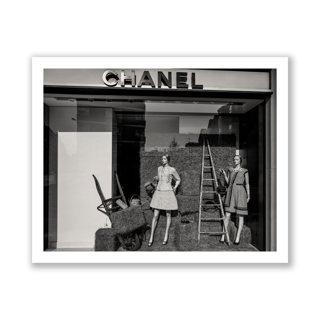 Chanel II, London (BW)