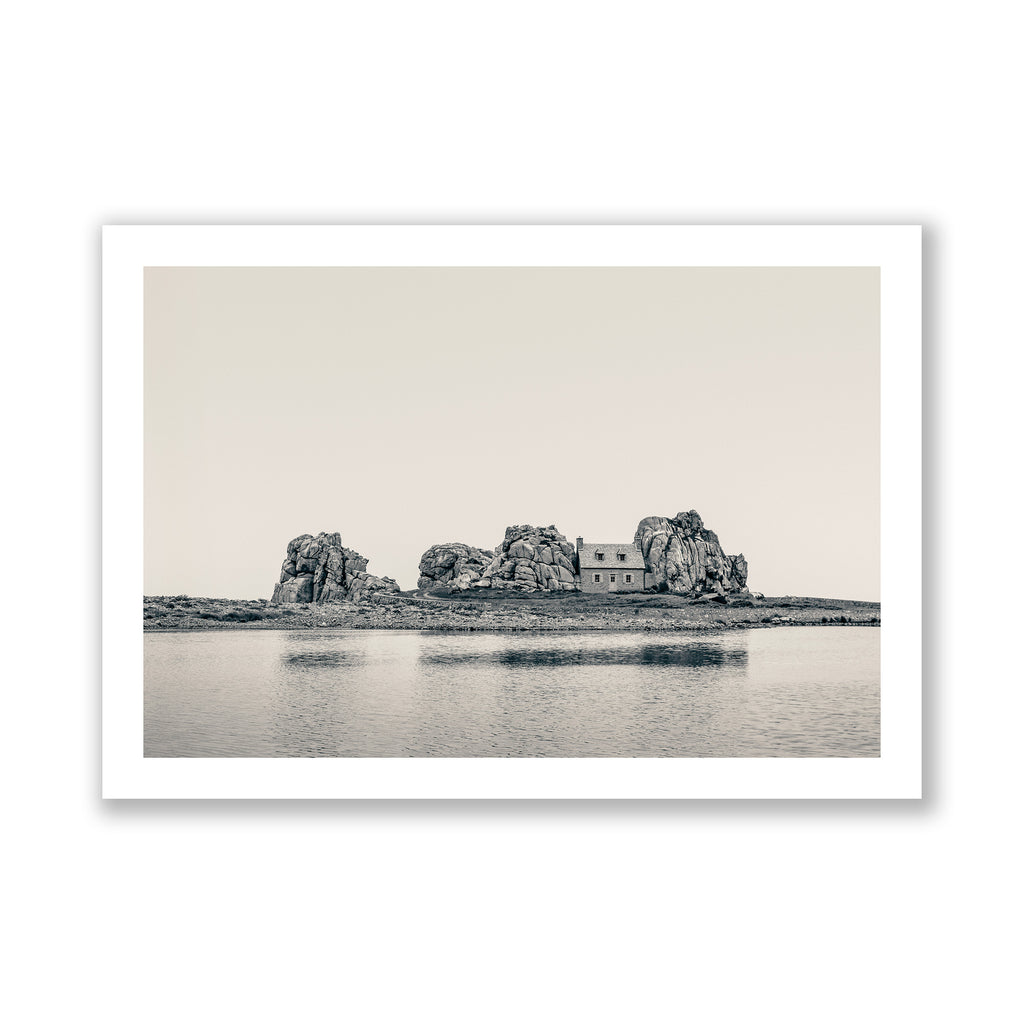 The House Between the Rocks - BW