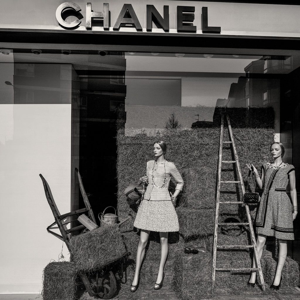 Chanel II, London (BW)