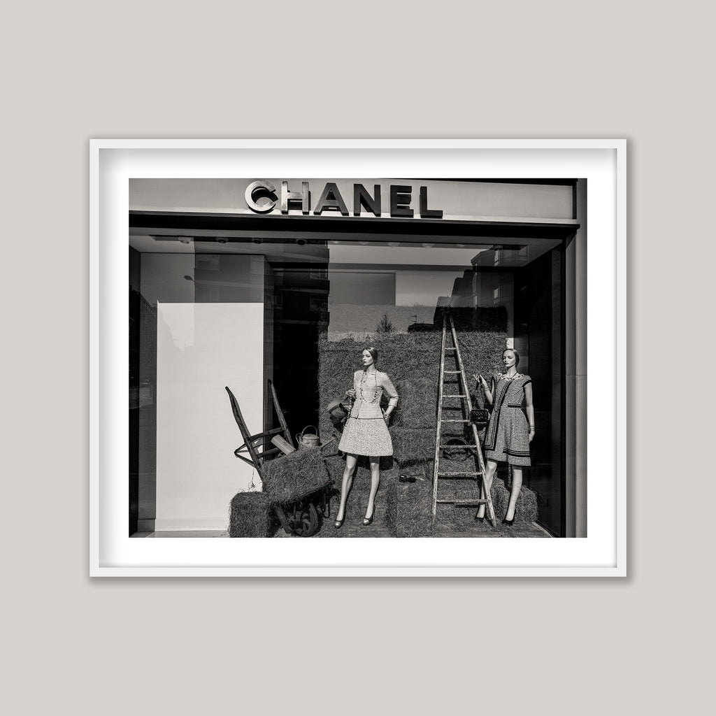 Chanel II, London (BW)