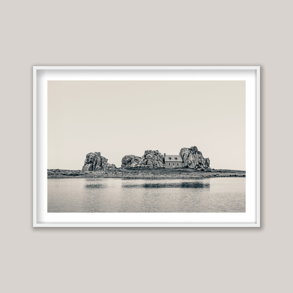 The House Between the Rocks - BW