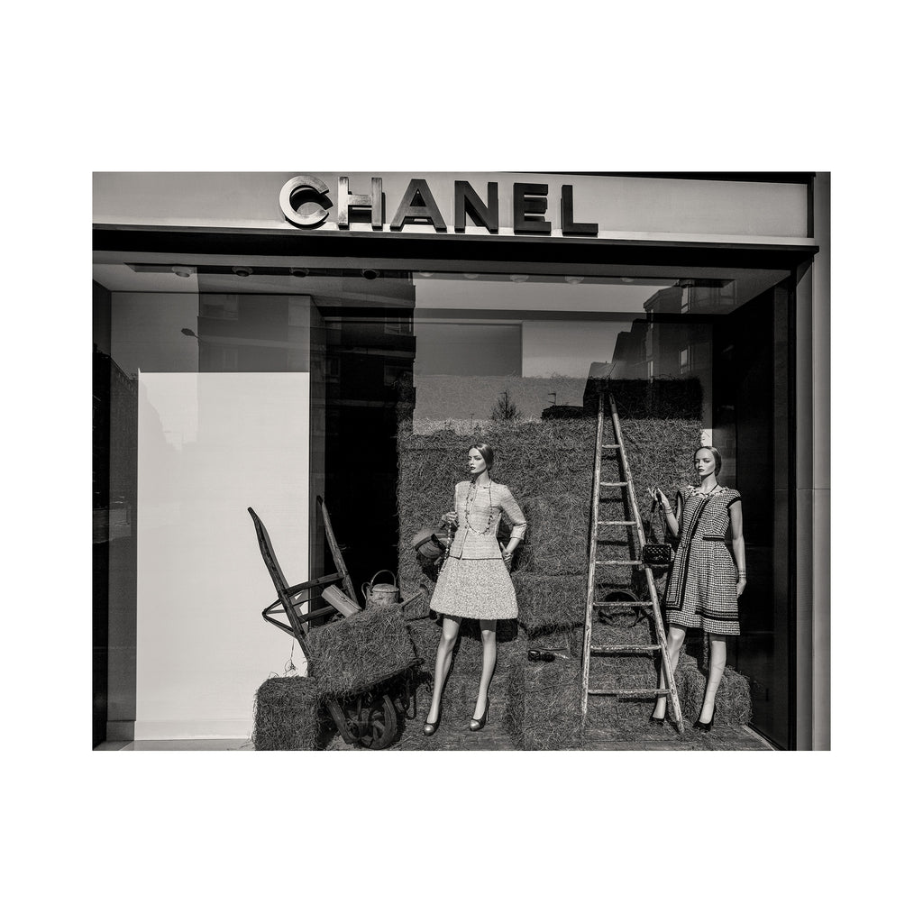 Chanel II, London (BW)