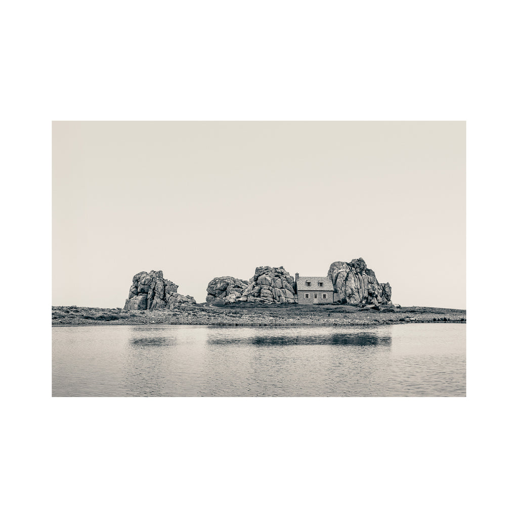 The House Between the Rocks - BW