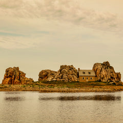 The House Between the Rocks