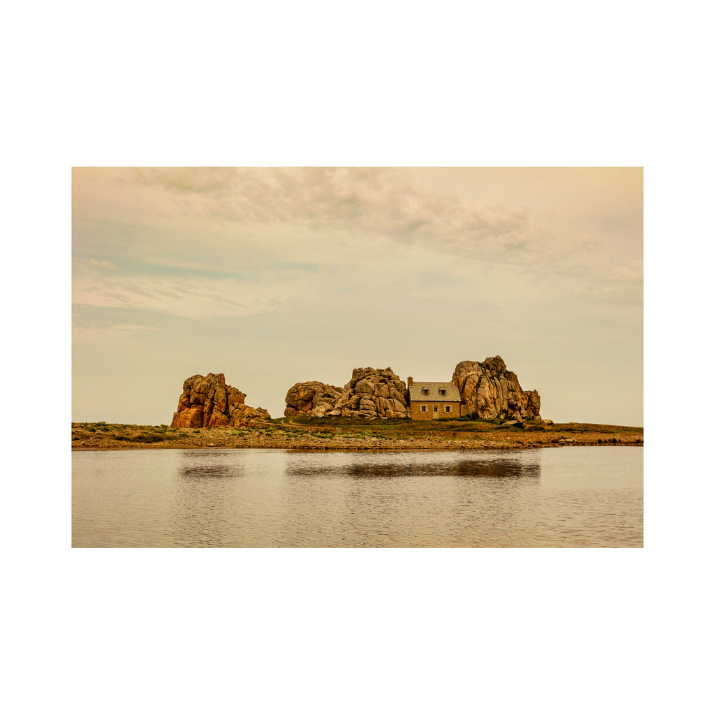 The House Between the Rocks