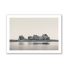 The House Between the Rocks - BW