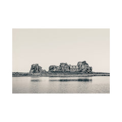 The House Between the Rocks - BW